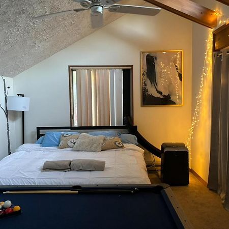 Ambiance - King Bed Cabin, Jetted-Tub & Fireplace Tobyhanna Экстерьер фото