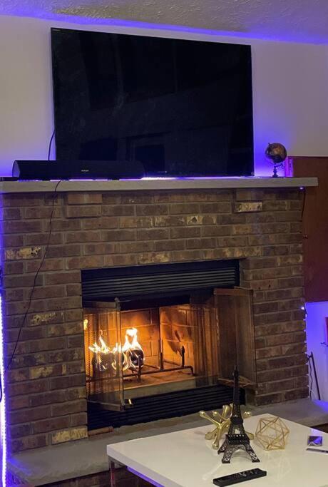 Ambiance - King Bed Cabin, Jetted-Tub & Fireplace Tobyhanna Экстерьер фото