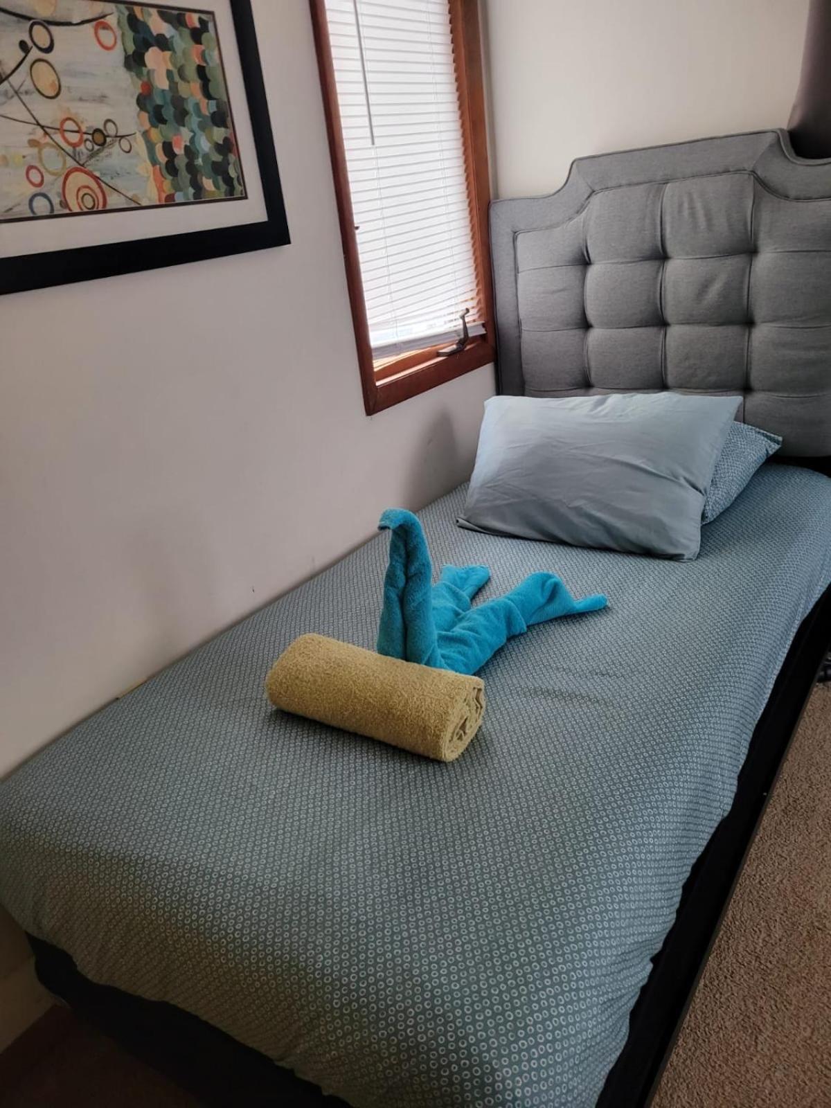 Ambiance - King Bed Cabin, Jetted-Tub & Fireplace Tobyhanna Экстерьер фото